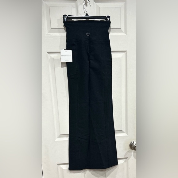 Beyond Yoga Women's XS Spacedye Versatility Pocket Bootcut Pant Black NWT - Picture 6 of 7